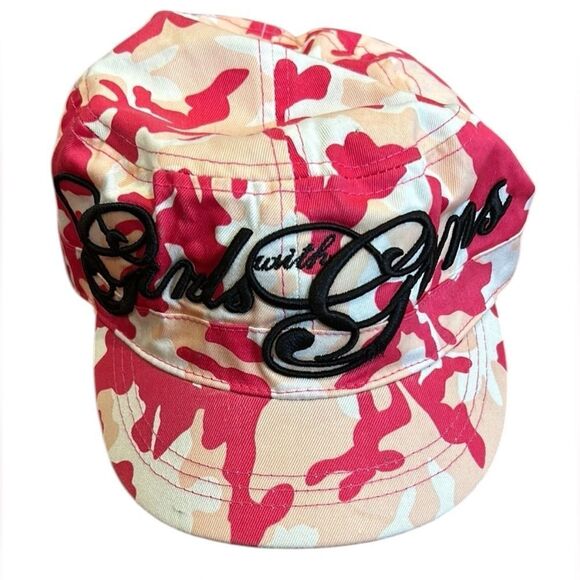 Girls with guns, pink camo embroidered logo - Picture 1 of 6